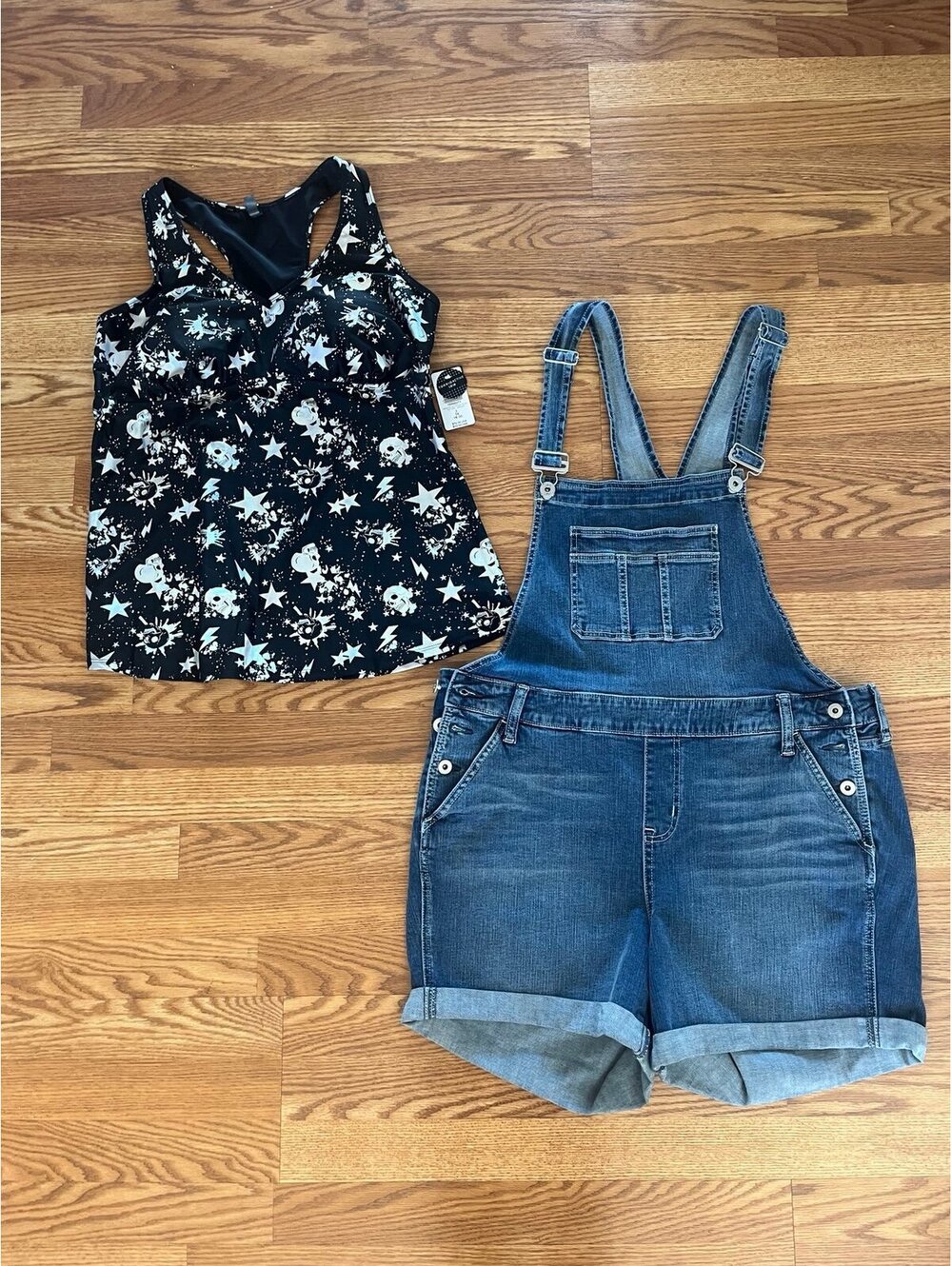 Torrid swim top tankini with iridescent skulls and overall shorts. 2X. NWT